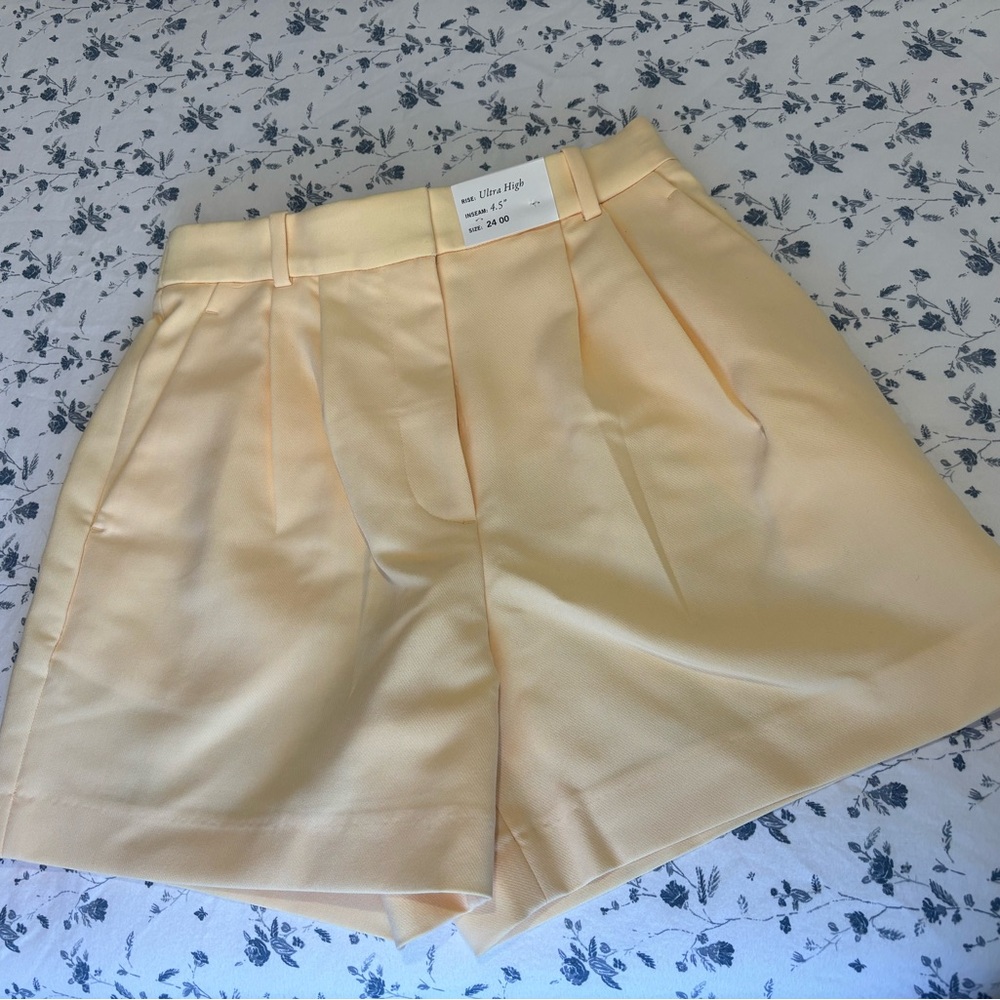Abercrombie Yellow tailored Shorts